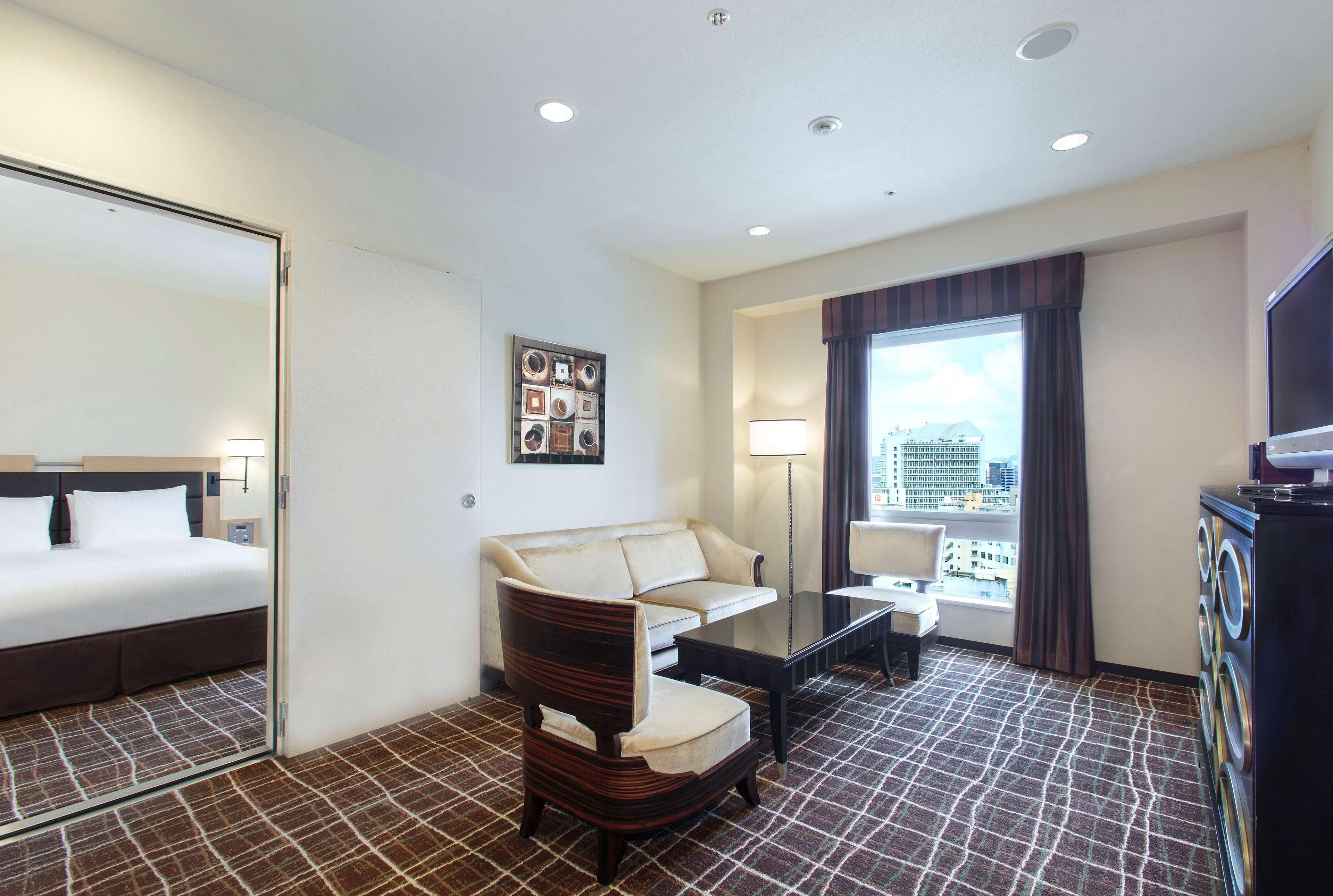 Готель Doubletree By Hilton Наха Екстер'єр фото