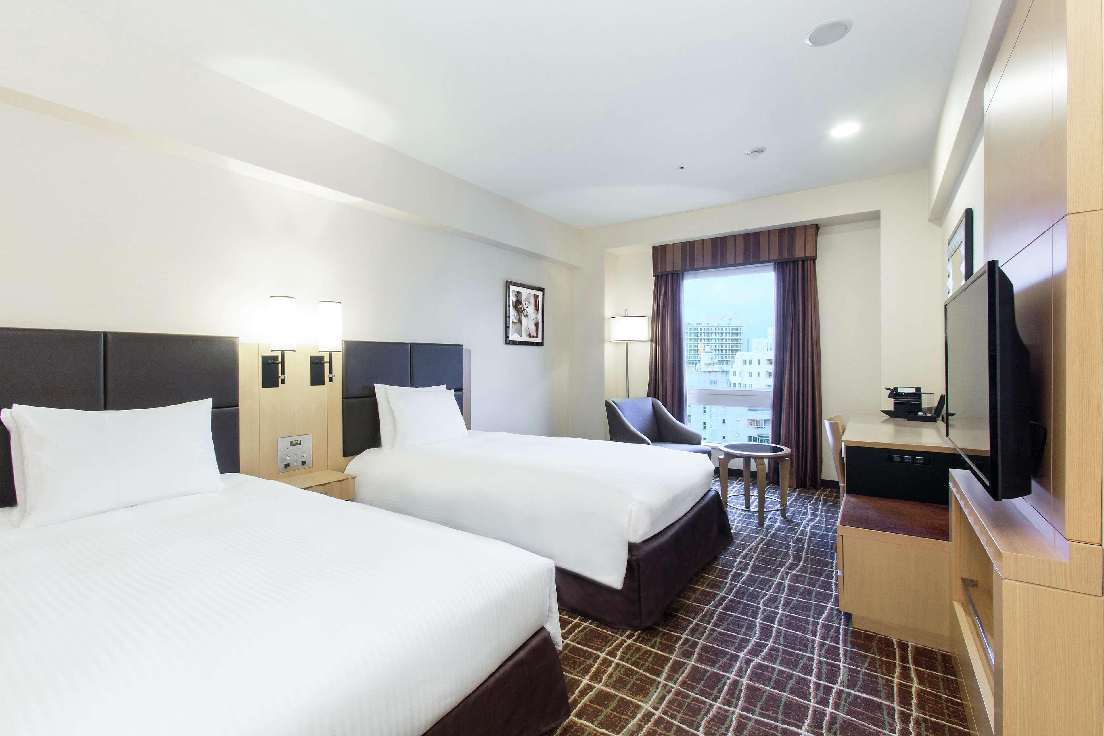 Готель Doubletree By Hilton Наха Екстер'єр фото