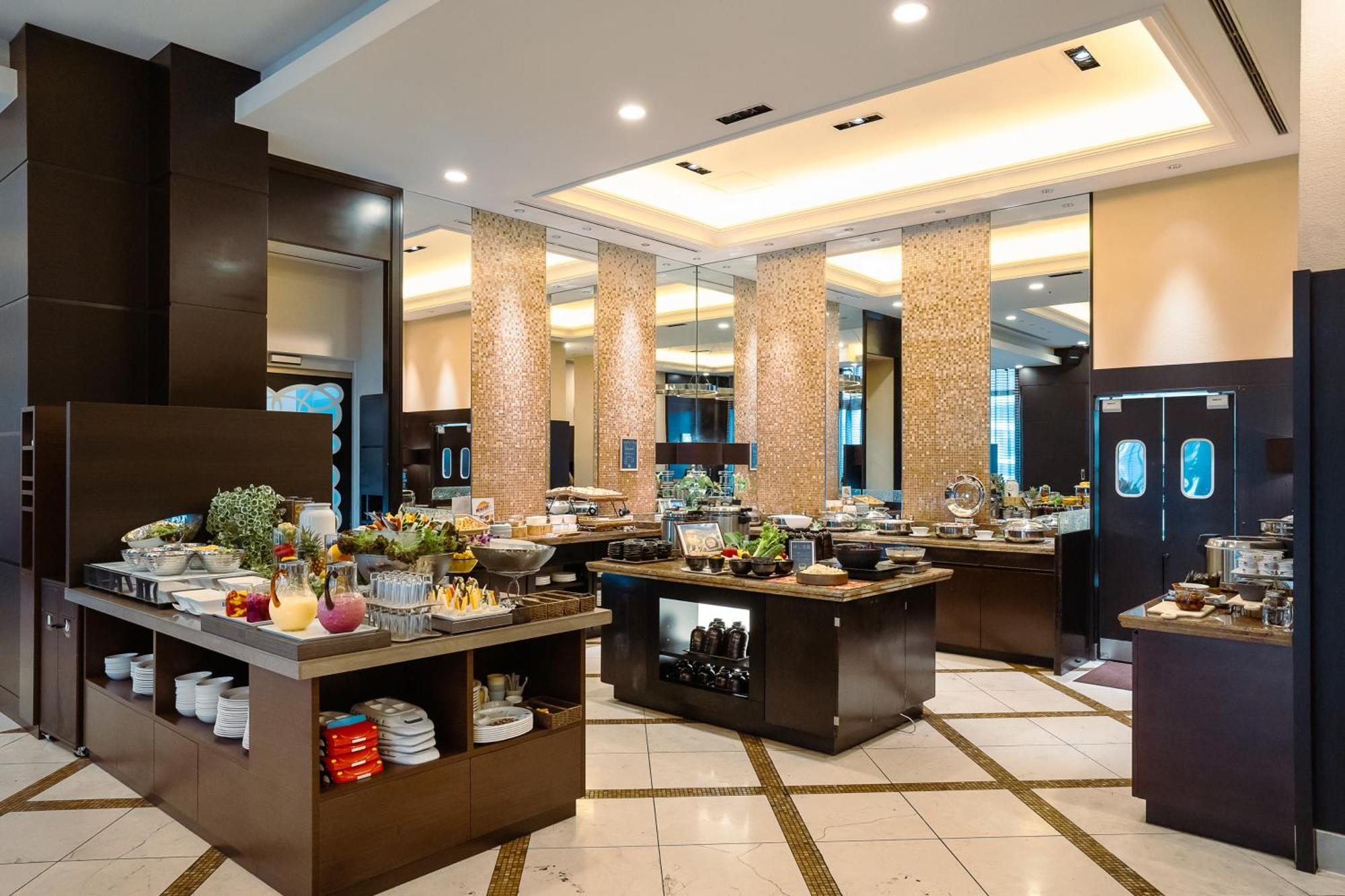 Готель Doubletree By Hilton Наха Екстер'єр фото