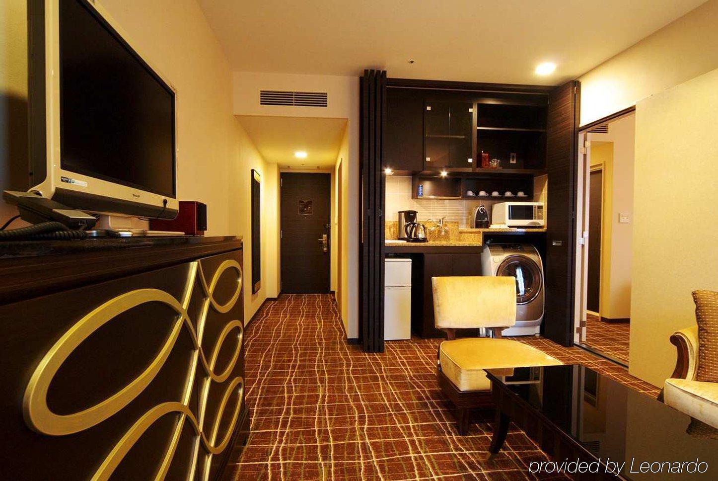 Готель Doubletree By Hilton Наха Екстер'єр фото