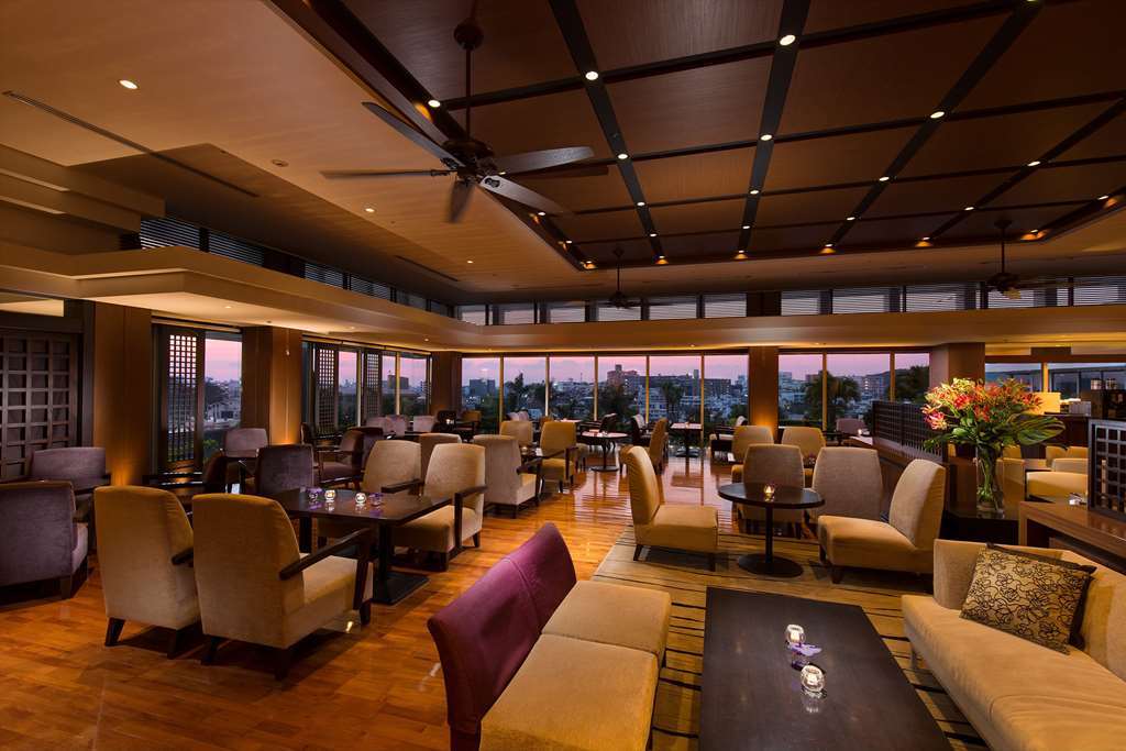 Готель Doubletree By Hilton Наха Ресторан фото